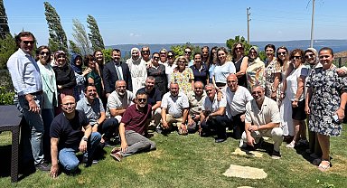 Okul müdürü yeniden atandı, veliler bayram yaptı