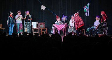 Osmangazi'de kadınlar dayanışmalarını sahneye taşıdı