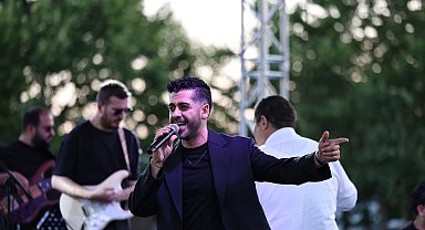Sakarya'da 90'lar konseri nostalji rüzgârı estirdi