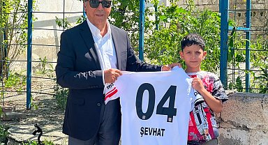Seyit Ateş, Ağrılı taraftar Şevhat'ın Beşiktaş forması hayalini gerçekleştirdi