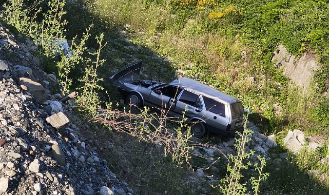 Türkeli Çevre Yolunda otomobil şarampole uçtu: 2 yaralı