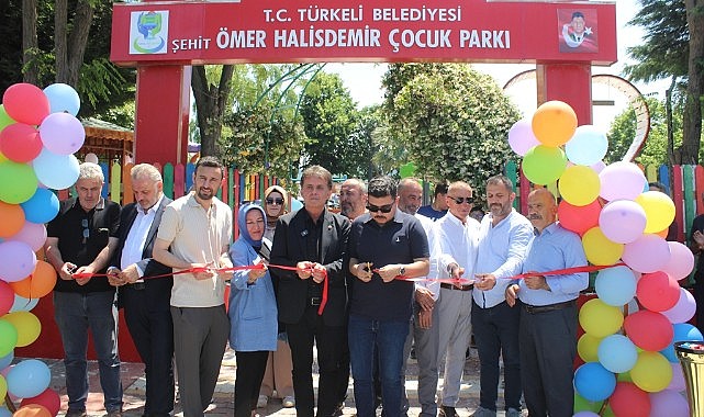 Türkeli'de çocuklara karne hediyesi: Yenilenen park açıldı
