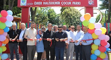 Türkeli'de çocuklara karne hediyesi: Yenilenen park açıldı