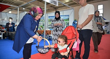 Türkeli'nin düğün helvası, fuarın gözdesi oldu