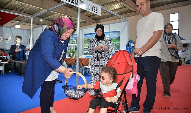 Türkeli'nin düğün helvası, fuarın gözdesi oldu