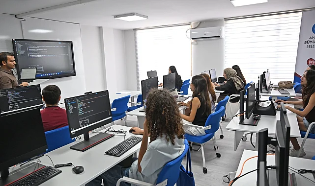 Antalya Dijital Gençlik Merkezi (DİGEM) açıldı