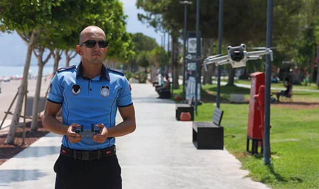Antalya Konyaaltı Sahili'nde drone destekli zabıta denetimi