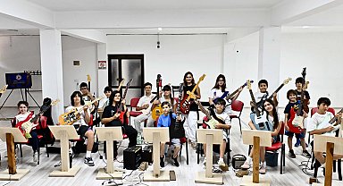 Antalya Muratpaşa'da Değirmenönü'nde gitarın dört hali
