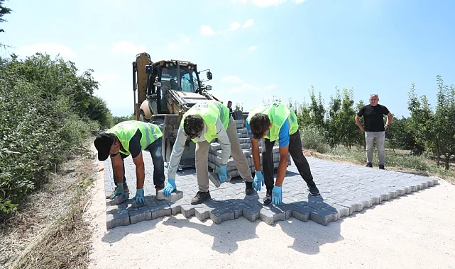 Bursa İnegöl Belediyesi'nin kırsalda parke taş uygulamaları devam ediyor