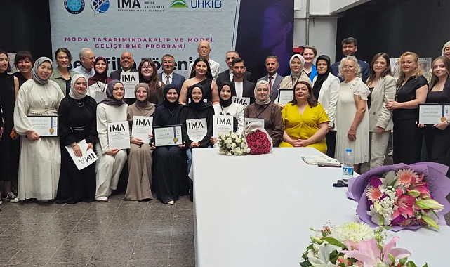 Bursa'da geleceğin moda tasarımcıları sertifikalandı