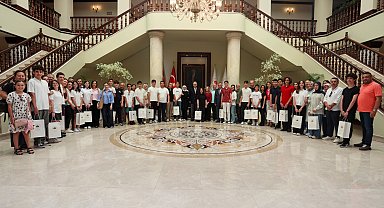 Bursa'nın LGS şampiyonları Vali Ayyıldız tarafından ağırlandı