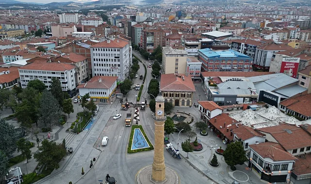 Çorum'da Gazi Caddesi'nde gece asfalt çalışması