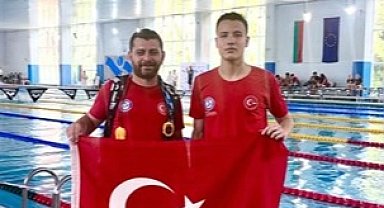 Denizli Büyükşehir Belediyesporlu yüzücüler altın madalyaları topladı