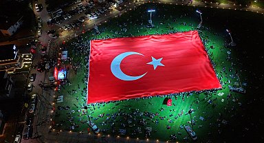 Dünyanın en büyük bayrağı Kayseri Talas'ta açıldı