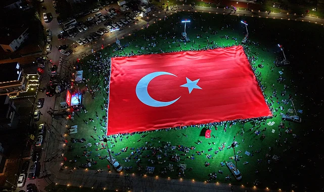Dünyanın en büyük bayrağı Kayseri Talas'ta açıldı
