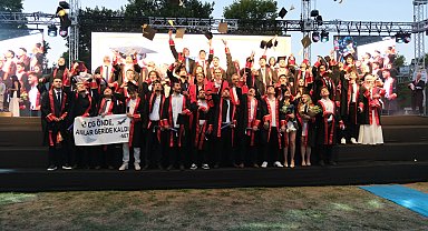 GTÜ'de mezuniyet coşkusu... Bin 480 öğrenci diplomalarını aldı