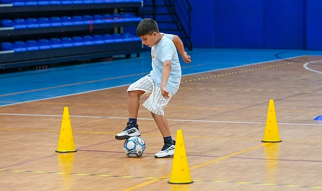 İstanbul Maltepe'de futsal ve masa tenisi dersleri başladı