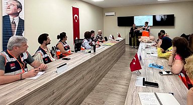 İstanbul Maltepe'de gönüllülere afet eğitimi