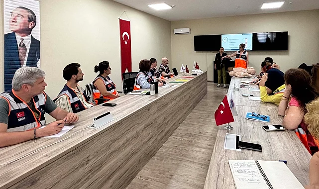 İstanbul Maltepe'de gönüllülere afet eğitimi