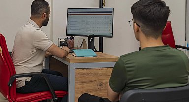 İzmir Büyükşehir LGS tercih döneminde öğrencilerin yanında