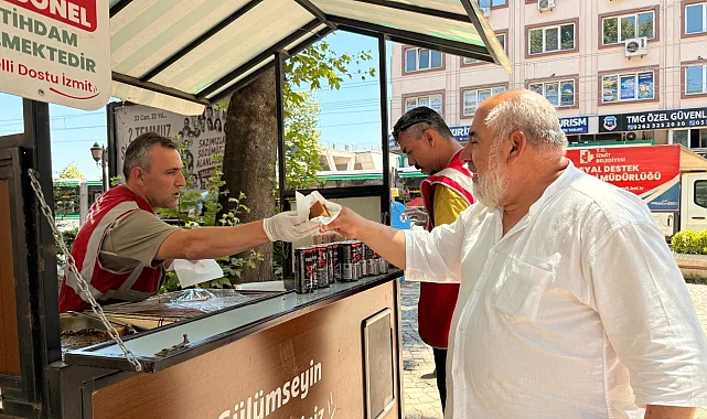 İzmit Belediyesi'nden serinleten ikramı