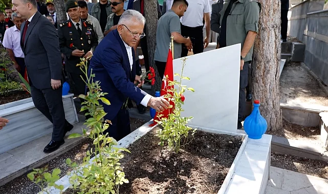 Kayseri protokolü 15 Temmuz şehitlerini andı