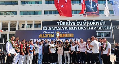 Kırkpınar Başpehlivanı Erkan Taş'a coşkulu karşılama