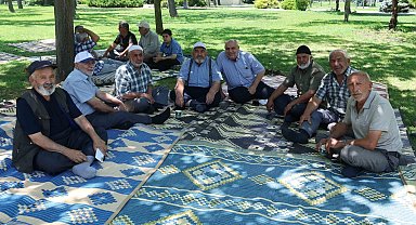 Konya Karatay'da emekliler Şehir Parkı'nda buluştu