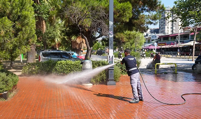 Maltepe'de toplu temizlik çalışmaları sürüyor