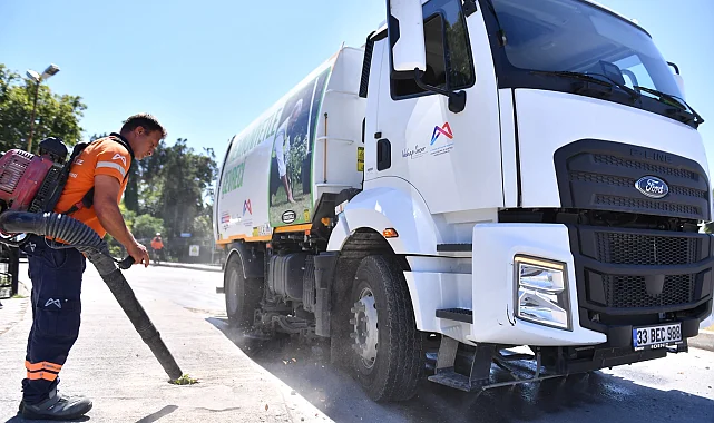 Mersin'de Büyükşehir'den temizlikte kesintisiz hizmet