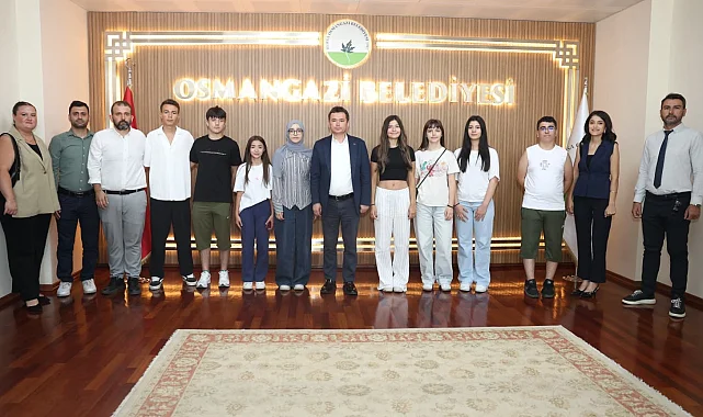 Osmangazi'de ücretsiz LGS kurslarının başarılı öğrencileri Başkan Aydın'la buluştu