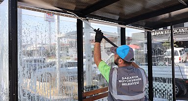 Sakarya Büyükşehir 16 ilçede durakları tek tek temizliyor