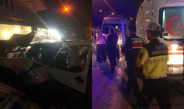 Türkeli'de otomobil kahvehaneye girdi: 2 yaralı