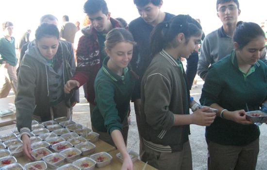 Anadolu Lisesi öğrencilerine aşure ikramı