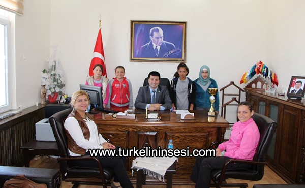 Başarılı öğrencilerden Karali’ye ziyaret