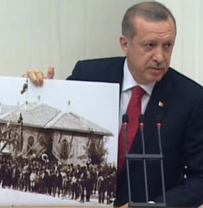Başbakan kürsüden o fotoğrafı gösterdi ve...