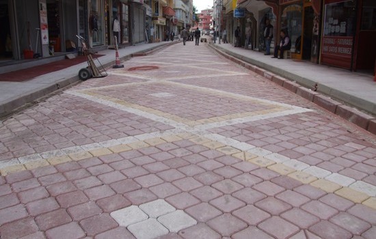 Caddelerimiz yenileniyor