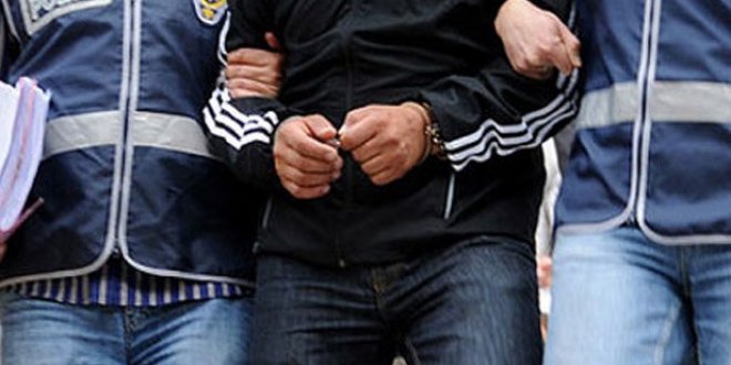 Caminin kiremitlerini çaldılar