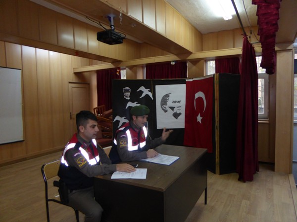 Çatalzeytin Jandarma, muhtarlarla güvenlik toplantısı yaptı
