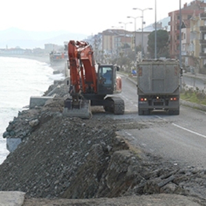 Dalga hasarları onarılıyor