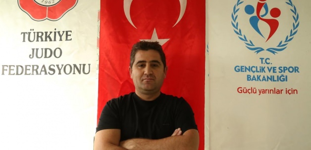 Hem Müezzinlik hem de Judo Antrenörlüğü yapıyor