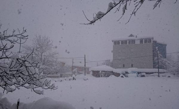 Elektrik olmayınca kahvehanelere koştu