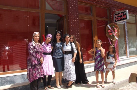 Kuaför Çilem törenle hizmete açıldı