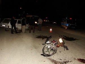Motosiklet otomobille çarpıştı: 1 yaralı