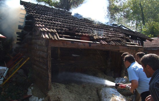 Samanlıkta yangın çıktı