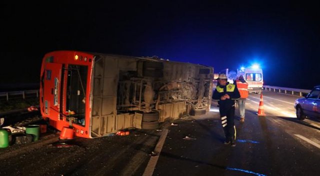 Sinop’a cenazeye gelen otobüs TIR’a çarptı: 22 yaralı
