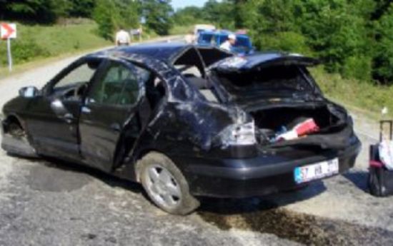 Trafik kazası: 1 ölü, 2 yaralı