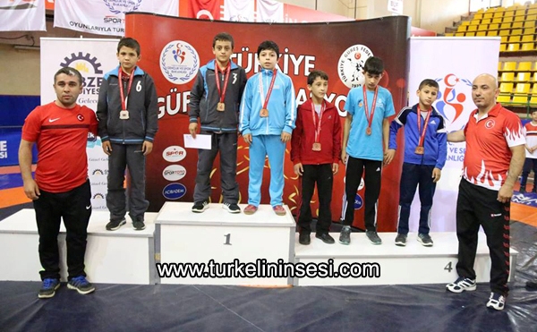 Türkiye üçüncüsü Yaşar, göz doldurdu