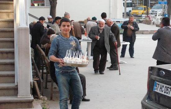 Vatandaşlara aşure dağıtıldı
