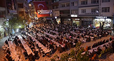Türkeli'de 3 bin kişi aynı iftar sofrasında buluştu